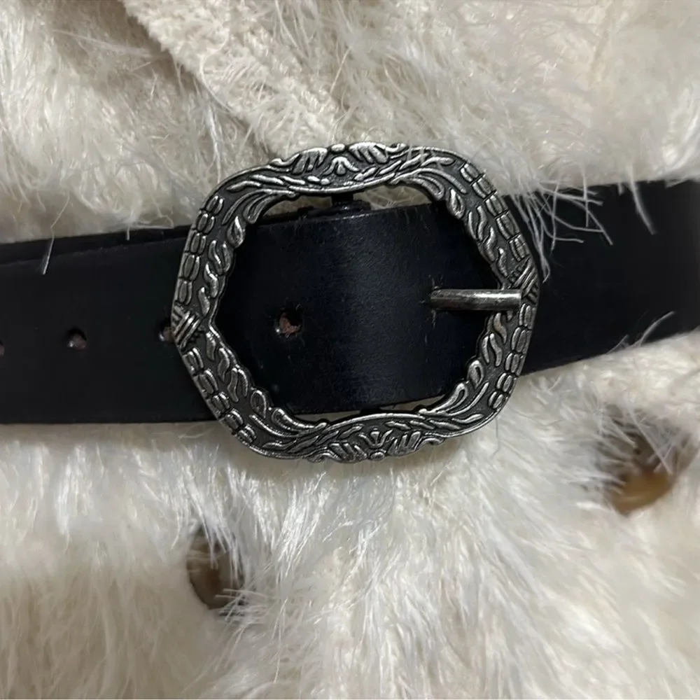 free people M/L Black Silver Tone Buckle Genuine Buff Leather Belt